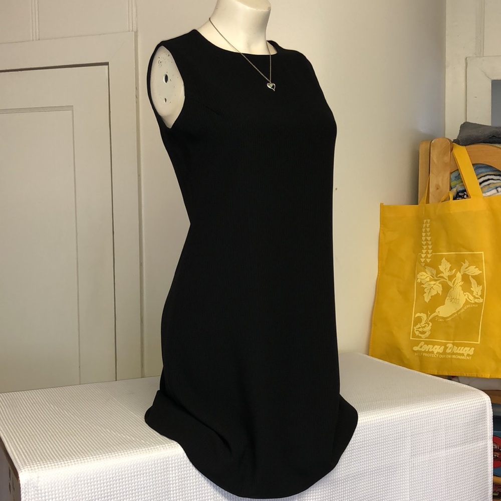 G2000 Little Black Dress Sleeveless Jewel Neckline Fully Lined Feminine Size 7